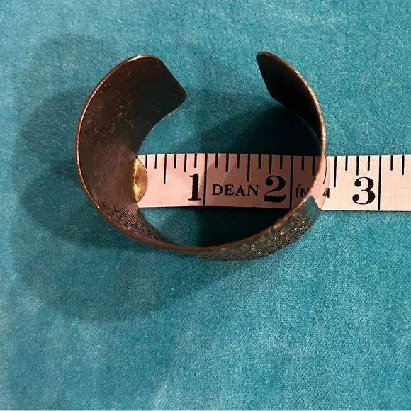 🌻HP🌻 3/$21 ⚡️ Brass Cuff Bracelet with Stamped Flowers - Picture 10 of 11